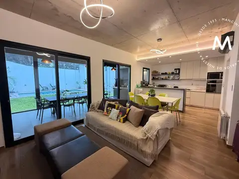 Casa 4 ambientes con 2 baños