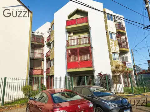 VENTA DE DEPARTAMENTO 2 AMBIENTES EN CARAPACHAY. APTO CREDITO.