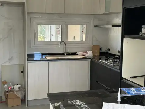 Casa 4 ambientes con 4 baños