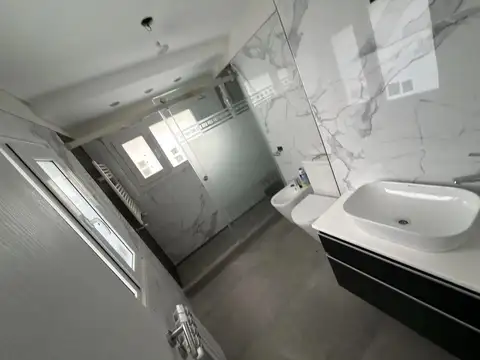 Casa en Alquiler con 5 cocheras
