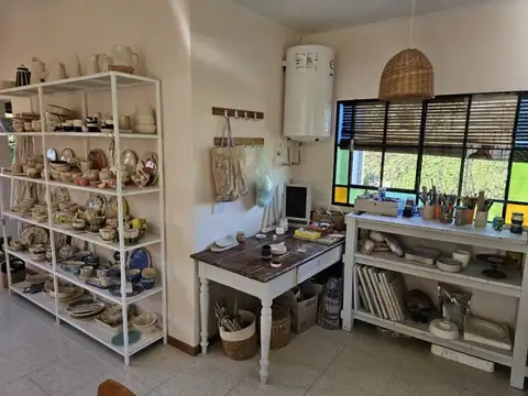Dos casas de dos dormitorios, con excelente ubicación. Av. Esteban Lonne