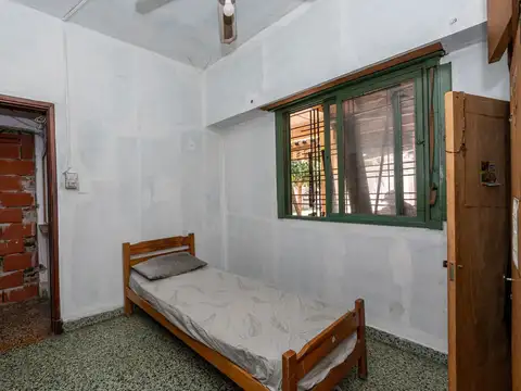 Casa 8 ambientes con 3 baños