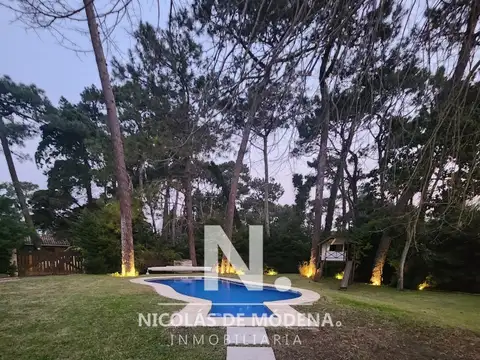 Casa en Alquiler Temporal en Playa Mansa, USD 11.000