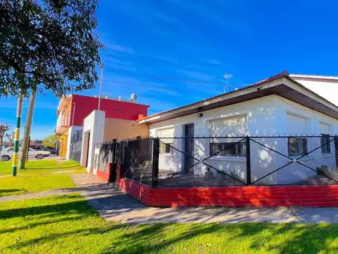 VENTA CASA 4 AMB EN BLOCK CON 2 DEPTOS GARAGE