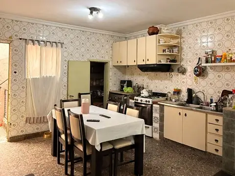 VERSALLES.CANGAYE  800.CASA LOTE PROPIO 8.66 X 18 4 AMB.JARDIN AL FTE. GARAGE.TERRAZA ESCUCHA OFERTA