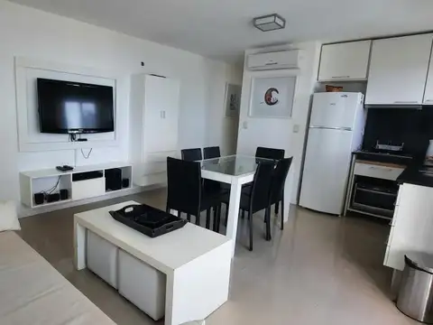 Departamento en Venta en Playa Mansa, USD 235.000