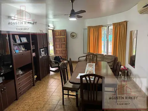 Casa en Venta con 3 cocheras