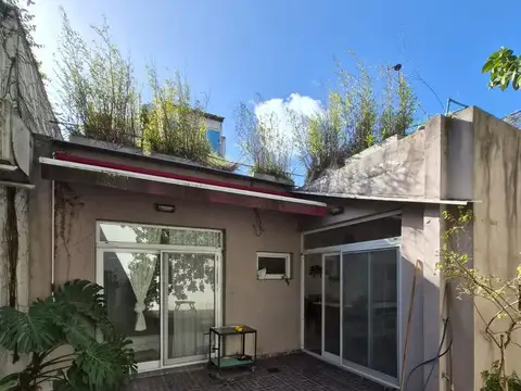 Combatientes de Malvinas al 3700 - PH c/ jardín y pileta - ALQUILER - Villa Urquiza
