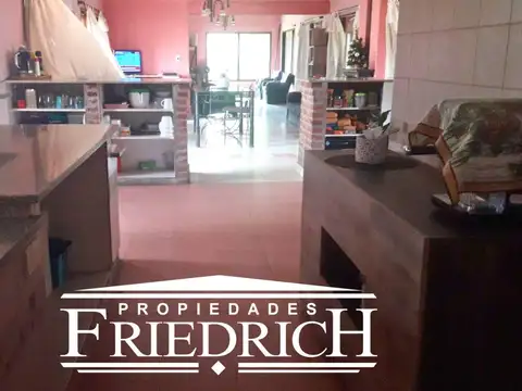 Casa 5 ambientes con 2 baños