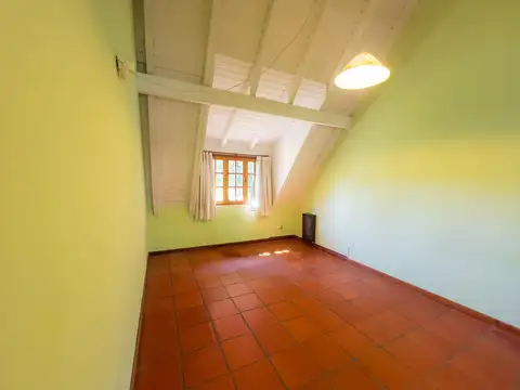 Casa 5 ambientes con 2 baños