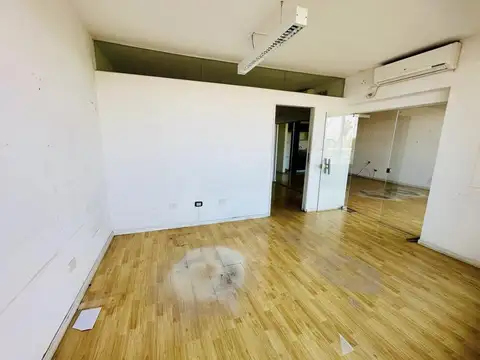 Oficina 3 ambientes con 2 baños