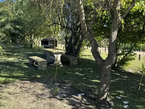 Casa con 2 Deptos y 1 Hectarea