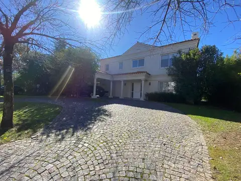 Casa en Alquiler de 4 dormitorios