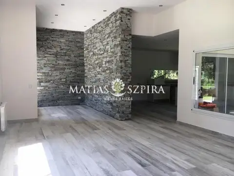 Casa 5 ambientes con 4 baños