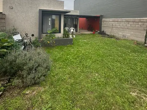 Casa 4 ambientes con 1 baño