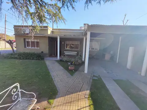 Open Door, casa sobre calle principal + 2 dptos