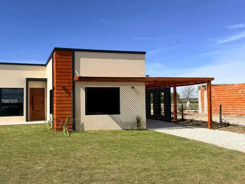 Casa a Estrenar 4 Ambientes 140m2 en Casuarinas Club de Campo, Permuta y Financiación