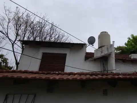 Casa en venta - 3 Dormitorios 2 Baños - Manuel B. Gonnet