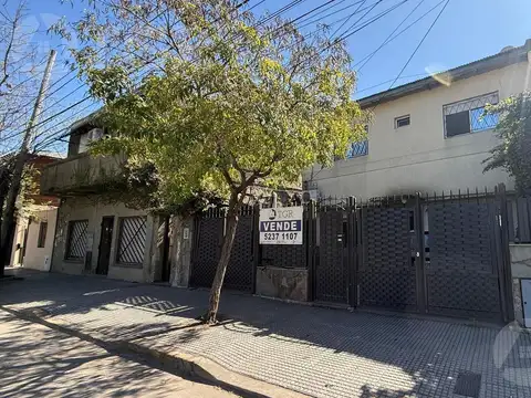 Casa 5 ambientes con terraza y cochera- Santos Lugares