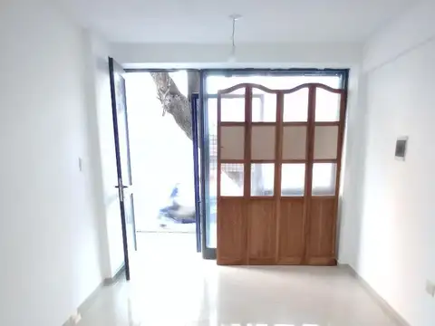 SE ALQUILA LOCAL/OFICINA A 3 CUADRAS DE BV. LOS GRANADEROS!
