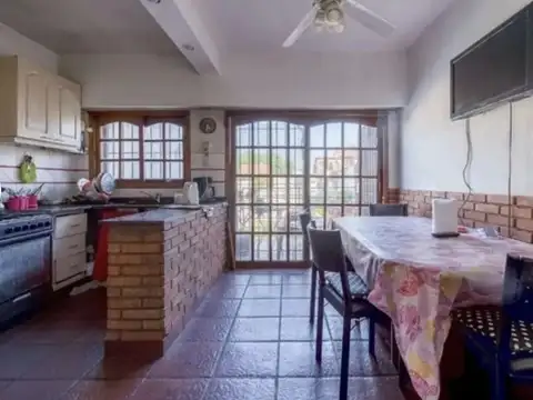 Depto Tipo Casa 4 ambientes con 3 baños