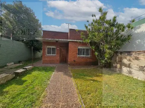Venta Casa en Villa Martelli - 3 Dormitorios, Jardín, Apto Crédito, Vivienda o uso comercial