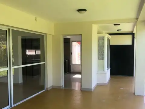 Casa en Venta con 3 cocheras