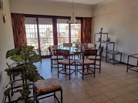 Venta de departamento Edificio Ducal II - 4 ambientes en Miramar centro a 2 cuadras de la playa