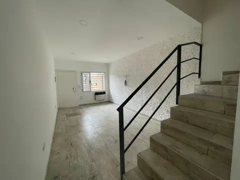 Depto Tipo Casa en Venta de 3 ambientes