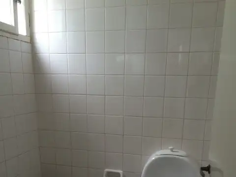 Alquilo casa 2 dormitorios a una cuadra del mar con jardín. DIC/ENE/FEB