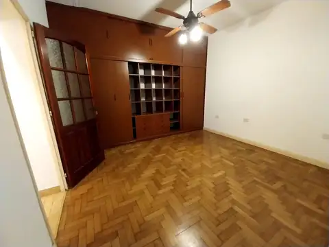Depto Tipo Casa 4 ambientes con 2 baños