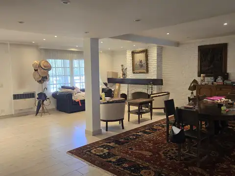 Casa en Venta en Barrio Parque Pero, USD 400.000