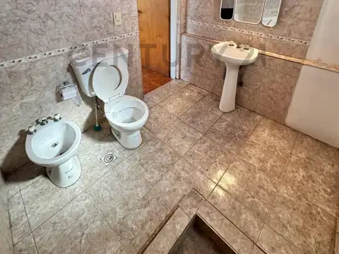 Ferré 100, Piso 0