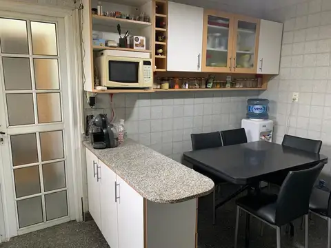 4 ambientes   al frente con dependencia  con balcon muy luminoso impecable