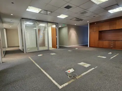 Oficina en Venta con 5 cocheras