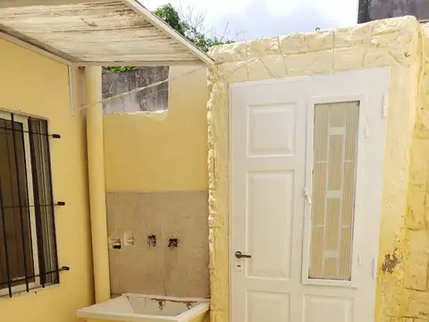 Depto Tipo Casa en Alquiler de 2 ambientes