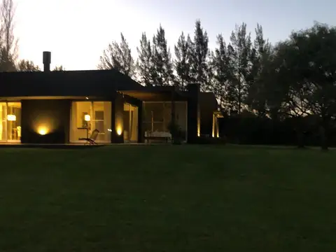 Casa en Alquiler Temporal con 42 cocheras