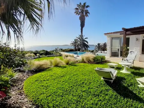 Casa 7 ambientes con 5 baños