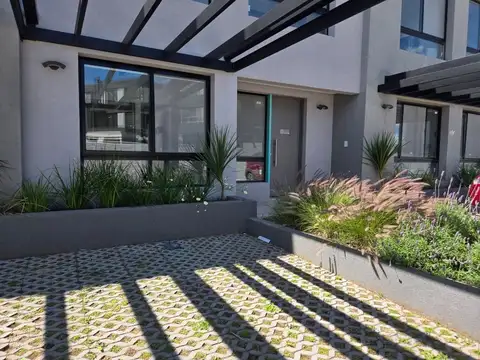 Calle los Lagos 2100