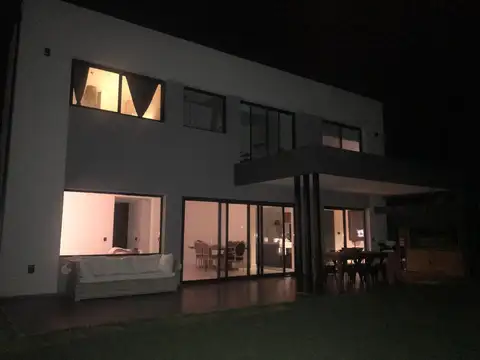 Casa en Alquiler en San Gabriel, USD 2.800