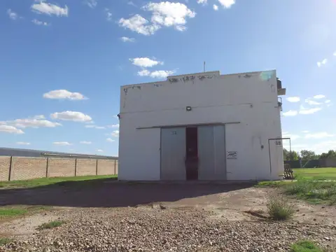 Venta Galpón Industrial   Casa/Oficina  en General Alvear cerca Ruta 188