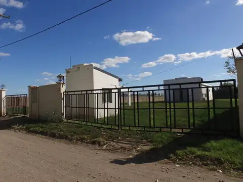 Venta Galpón Industrial   Casa/Oficina  en General Alvear cerca Ruta 188