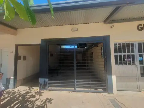 Casa 6 ambientes con 2 baños