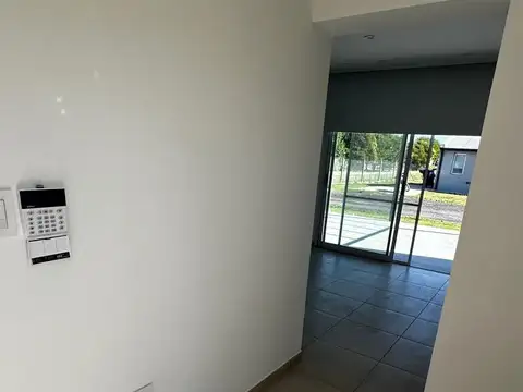 Casa en Alquiler con 1 cochera