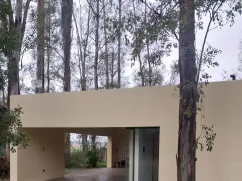 VENTA CASA UN DORMITORIO Y COMODÍN PISCINA EN CAMPO TIMBÓ