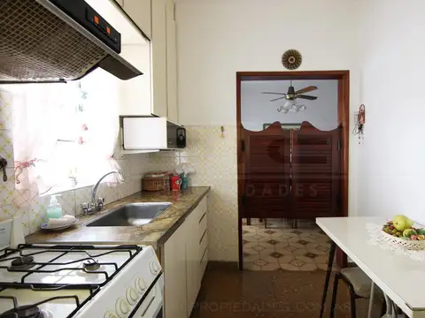 Casa 6 ambientes con 2 baños