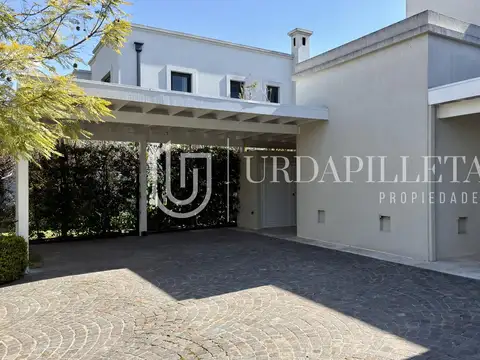 Casa en Alquiler con 2 cocheras