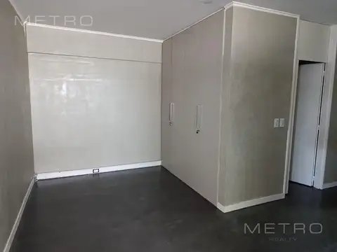 Oficina 6 ambientes con 4 baños