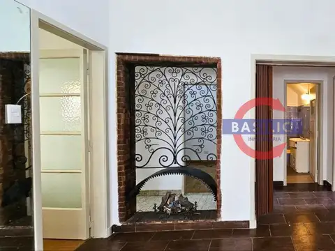 Casa 6 ambientes con 2 baños