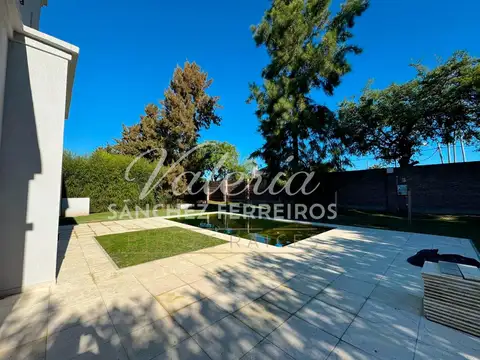 Casa 4 ambientes con 3 baños